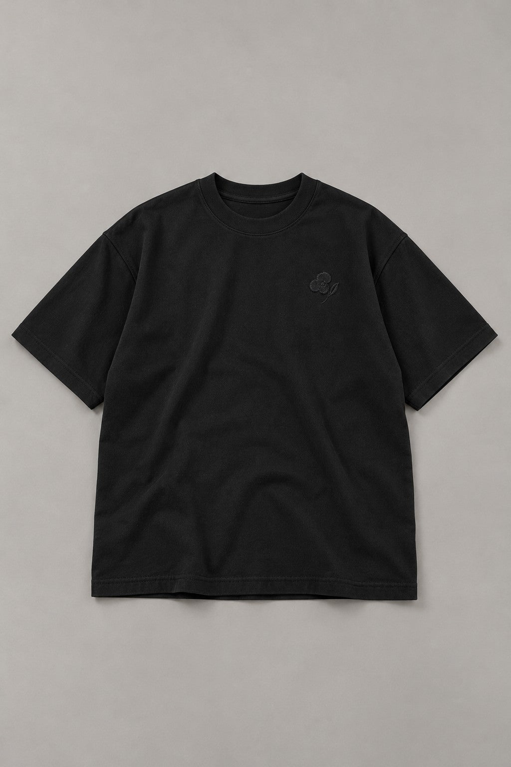 Dark Flower Heavy T-Shirt in Schwarz, Vorderansicht