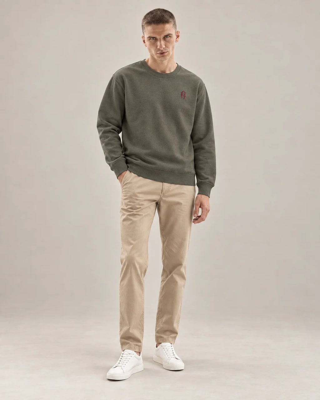 Eternal Sweatshirt – Khaki – Mann Ganzkörper
