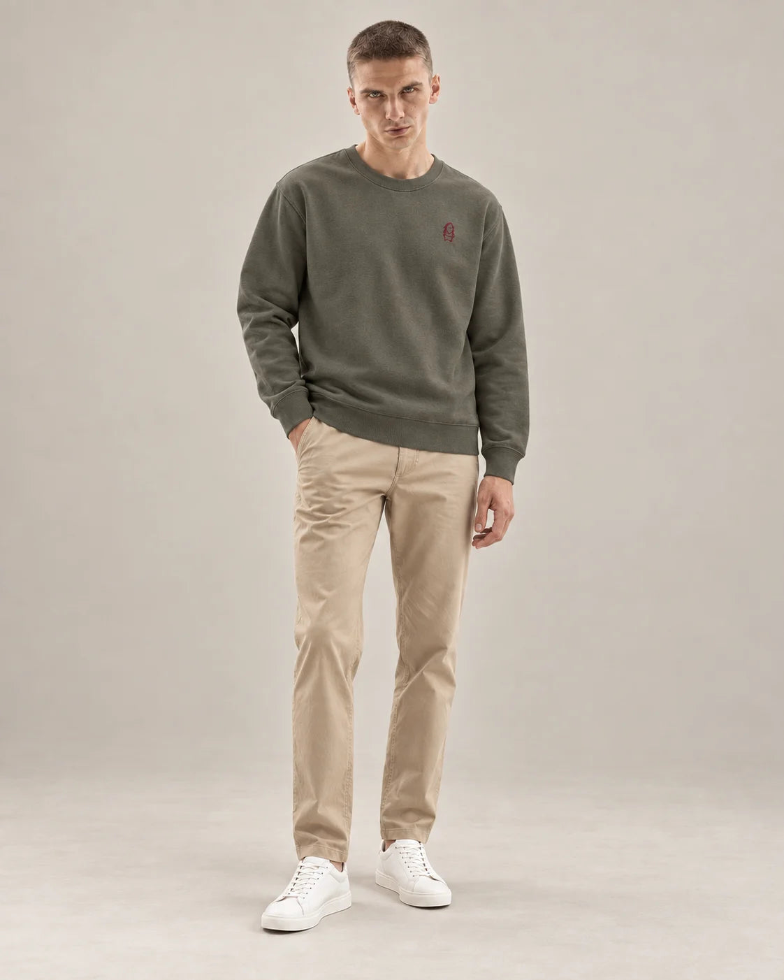 Eternal Sweatshirt – Khaki – Mann Ganzkörper