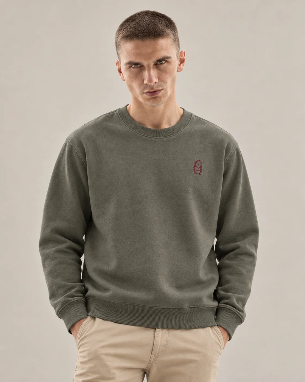 Eternal Sweatshirt – Khaki – Mann Nahaufnahme