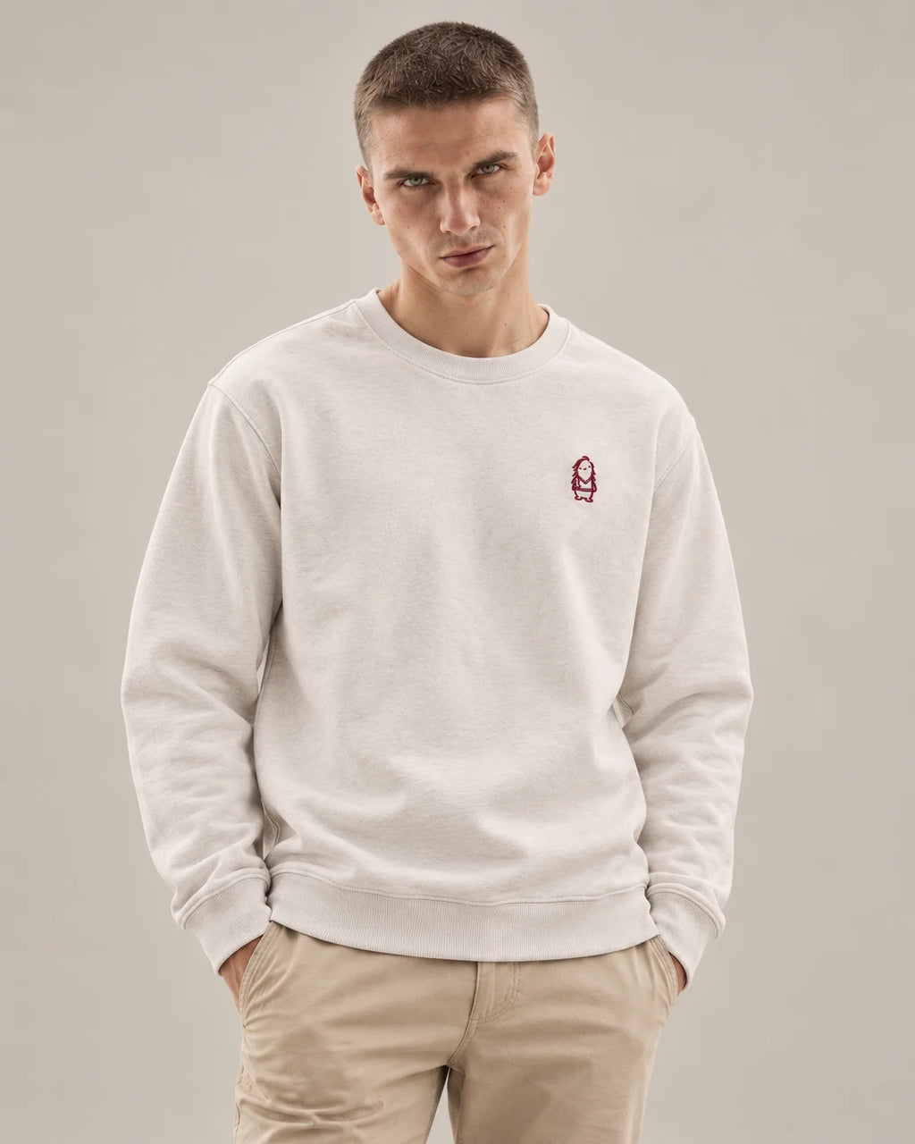 Eternal Sweatshirt – Natural Raw – Mann Nahaufnahme