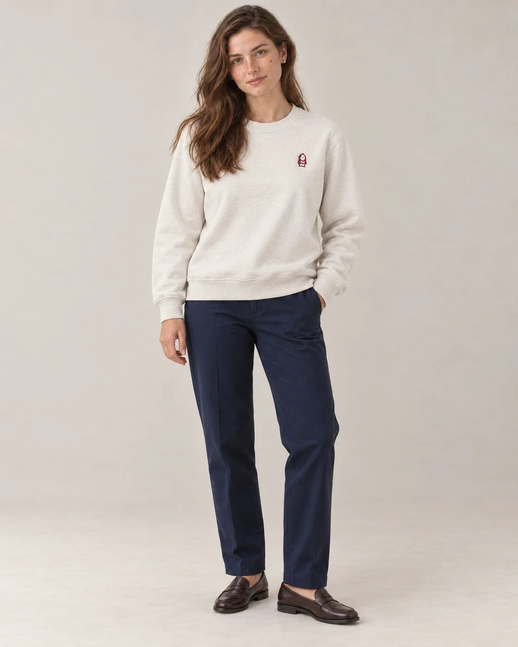 Eternal Sweatshirt – Natural Raw – Frau Ganzkörper