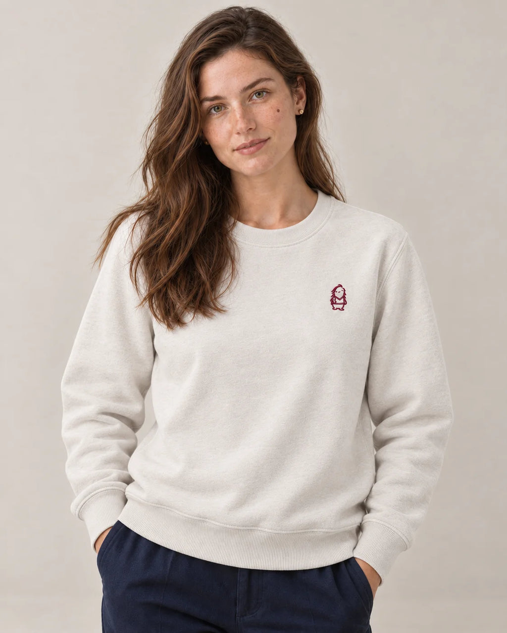 Eternal Sweatshirt – Natural Raw – Frau Nahaufnahme