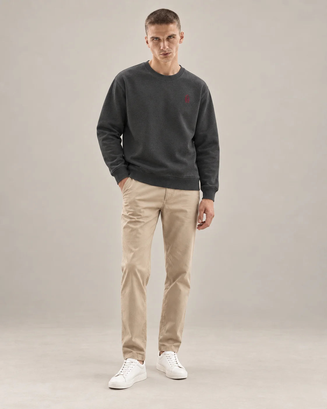 Eternal Sweatshirt – Anthracite – Mann Ganzkörper