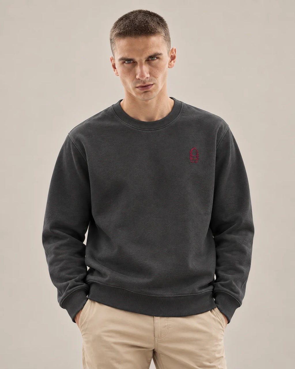 Eternal Sweatshirt – Anthracite – Mann Nahaufnahme
