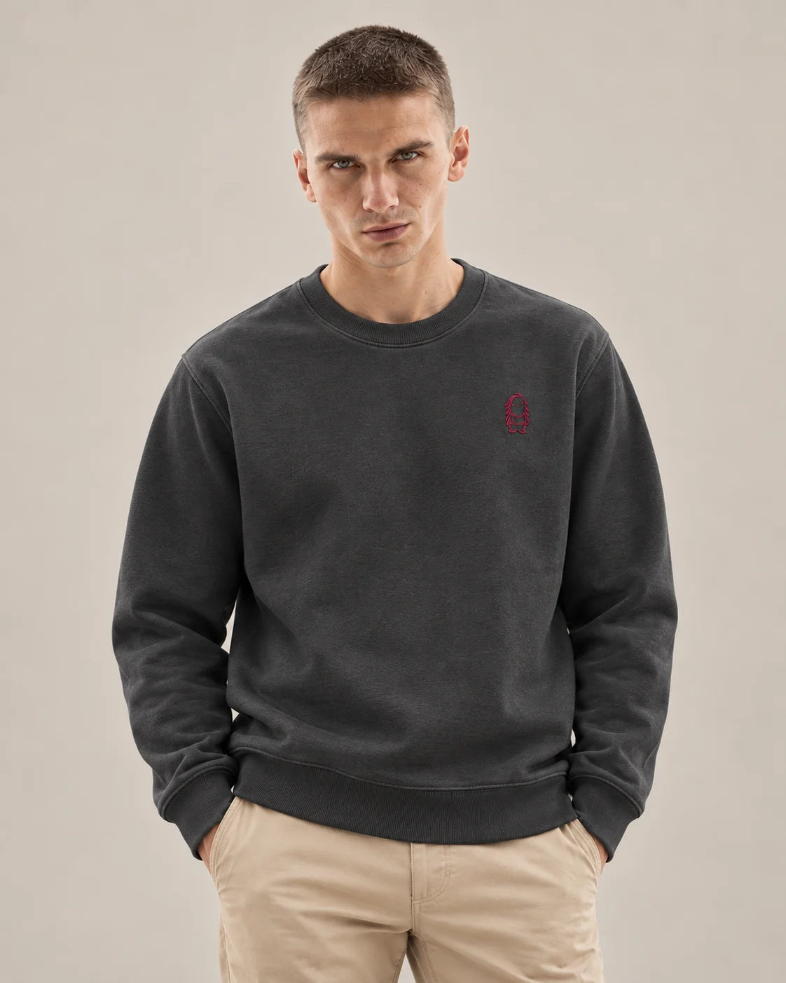 Eternal Sweatshirt – Anthracite – Mann Nahaufnahme