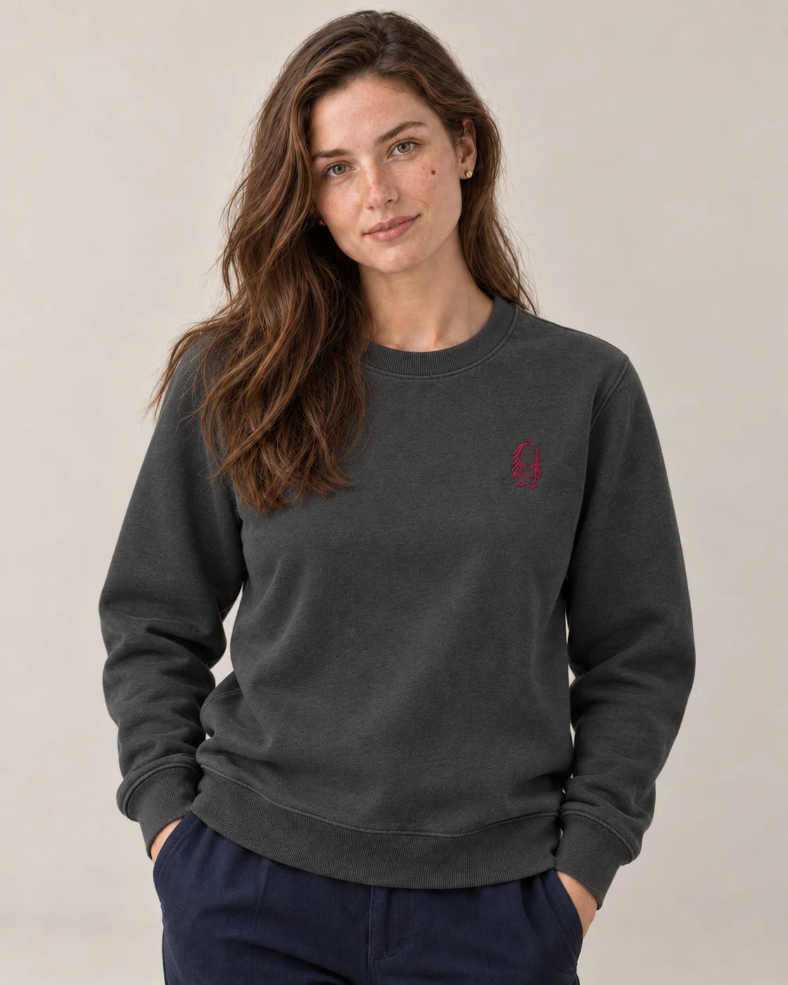 Eternal Sweatshirt – Anthracite – Frau Nahaufnahme