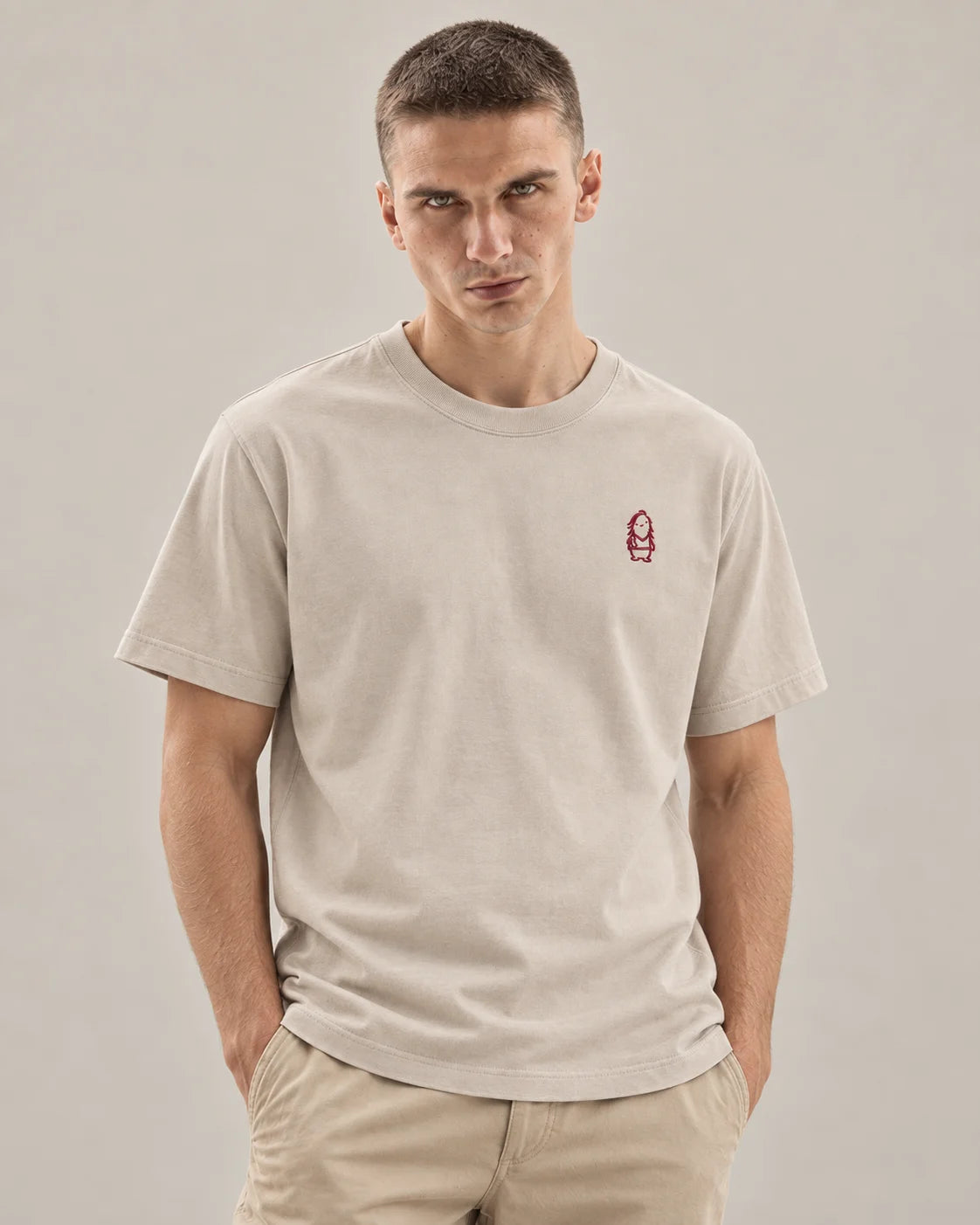 Eternal T-Shirt – Desert Dust – Mann Nahaufnahme