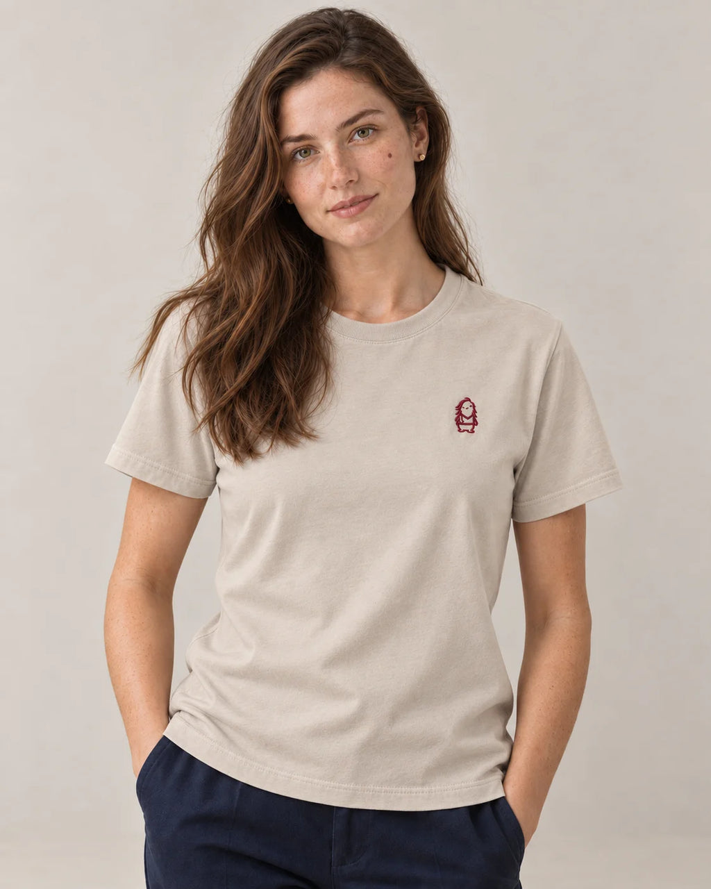 Eternal T-Shirt – Desert Dust – Frau Nahaufnahme