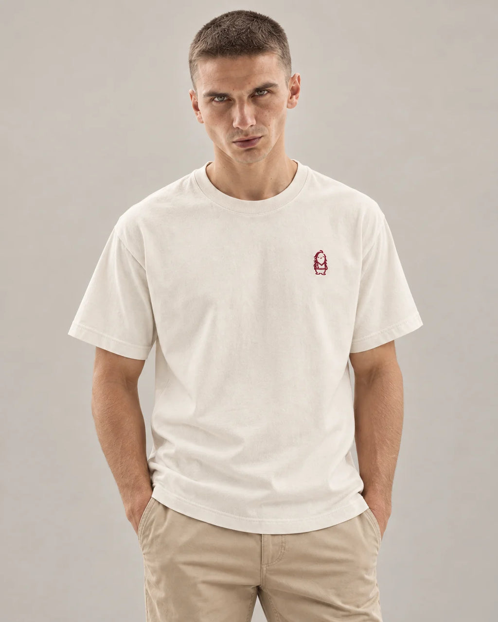 Eternal T-Shirt – Natural Raw – Mann Nahaufnahme