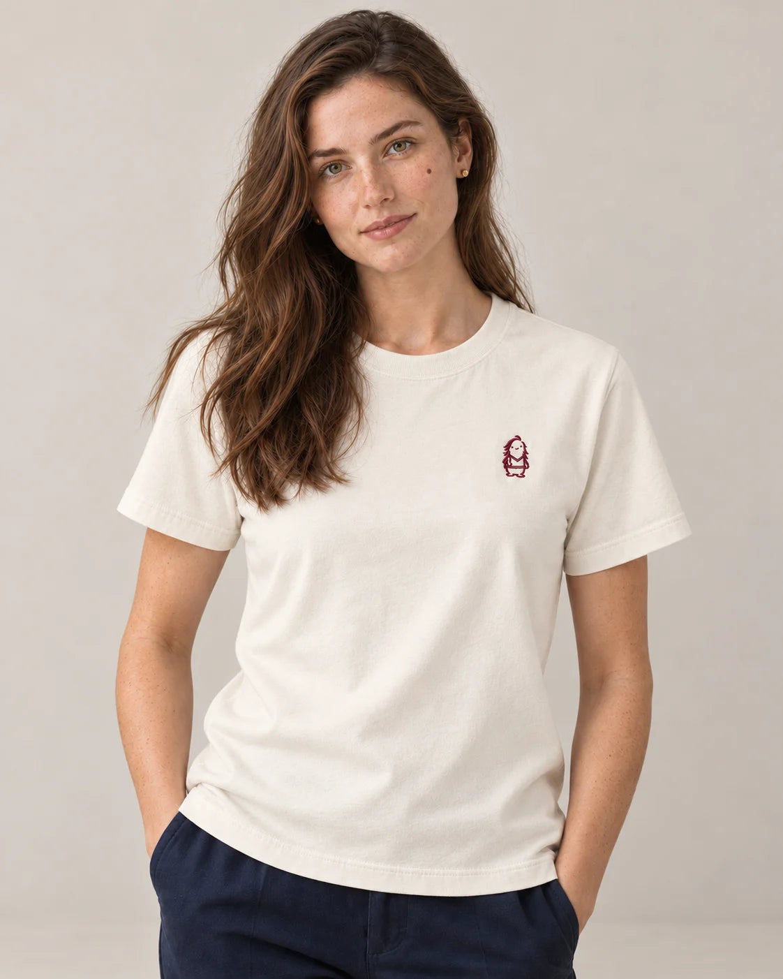 Eternal T-Shirt – Natural Raw – Frau Nahaufnahme