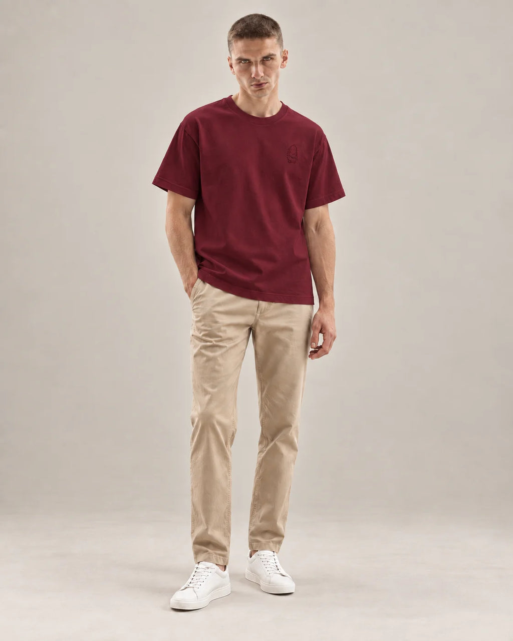 Eternal T-Shirt – Burgundy – Mann Ganzkörper