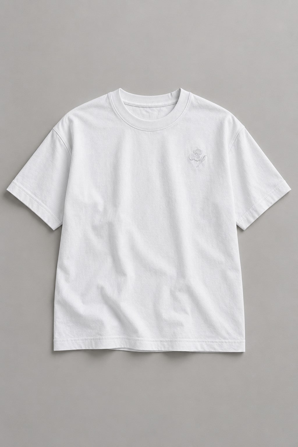 Light Flower Heavy T-Shirt in Weiß, Vorderansicht