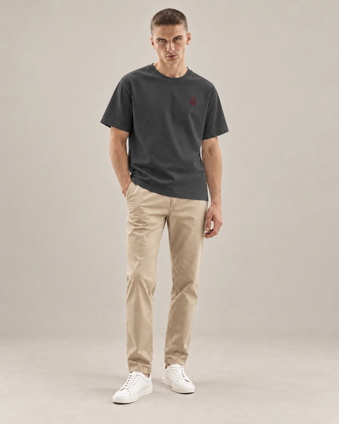 Eternal T-Shirt – Anthracite – Mann Ganzkörper