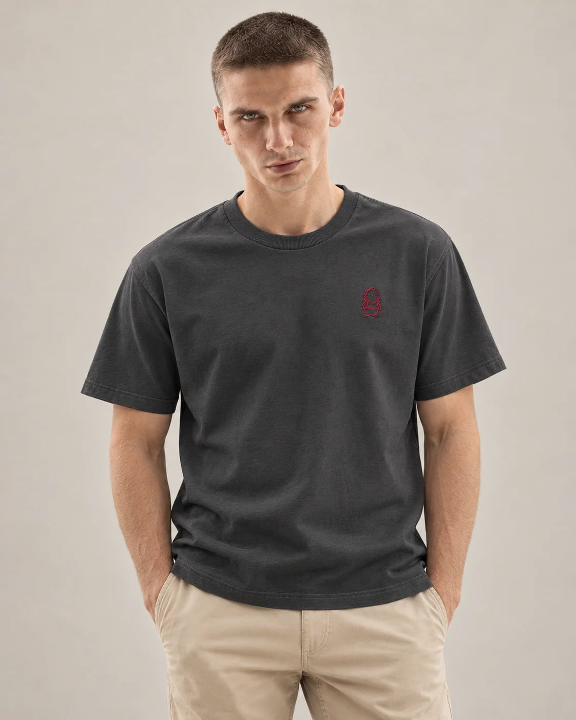 Eternal T-Shirt – Anthracite – Mann Nahaufnahme