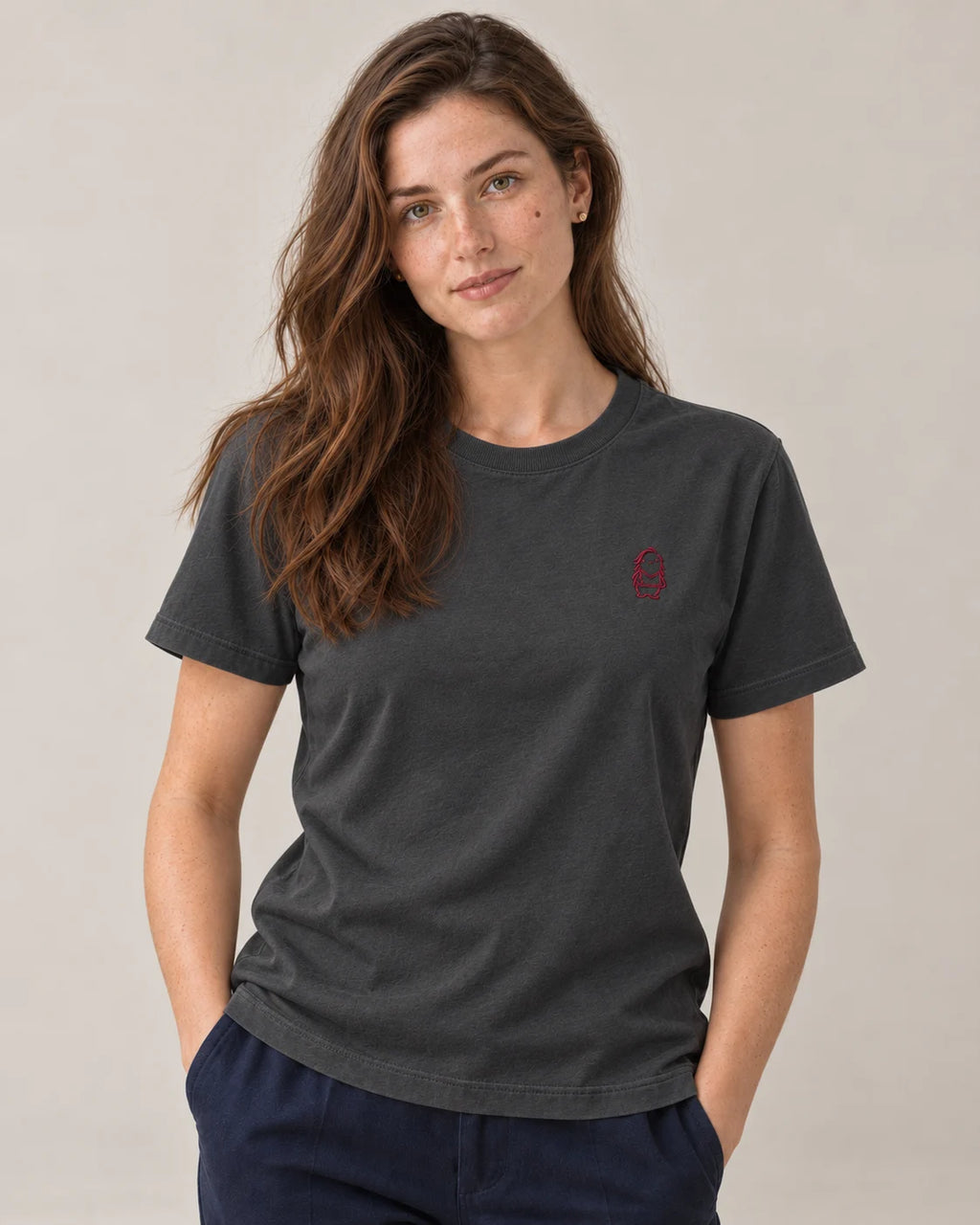 Eternal T-Shirt – Anthracite – Frau Nahaufnahme