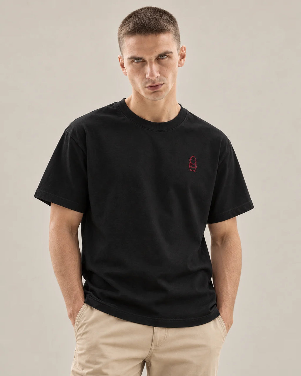 Eternal T-Shirt – Black – Mann Nahaufnahme