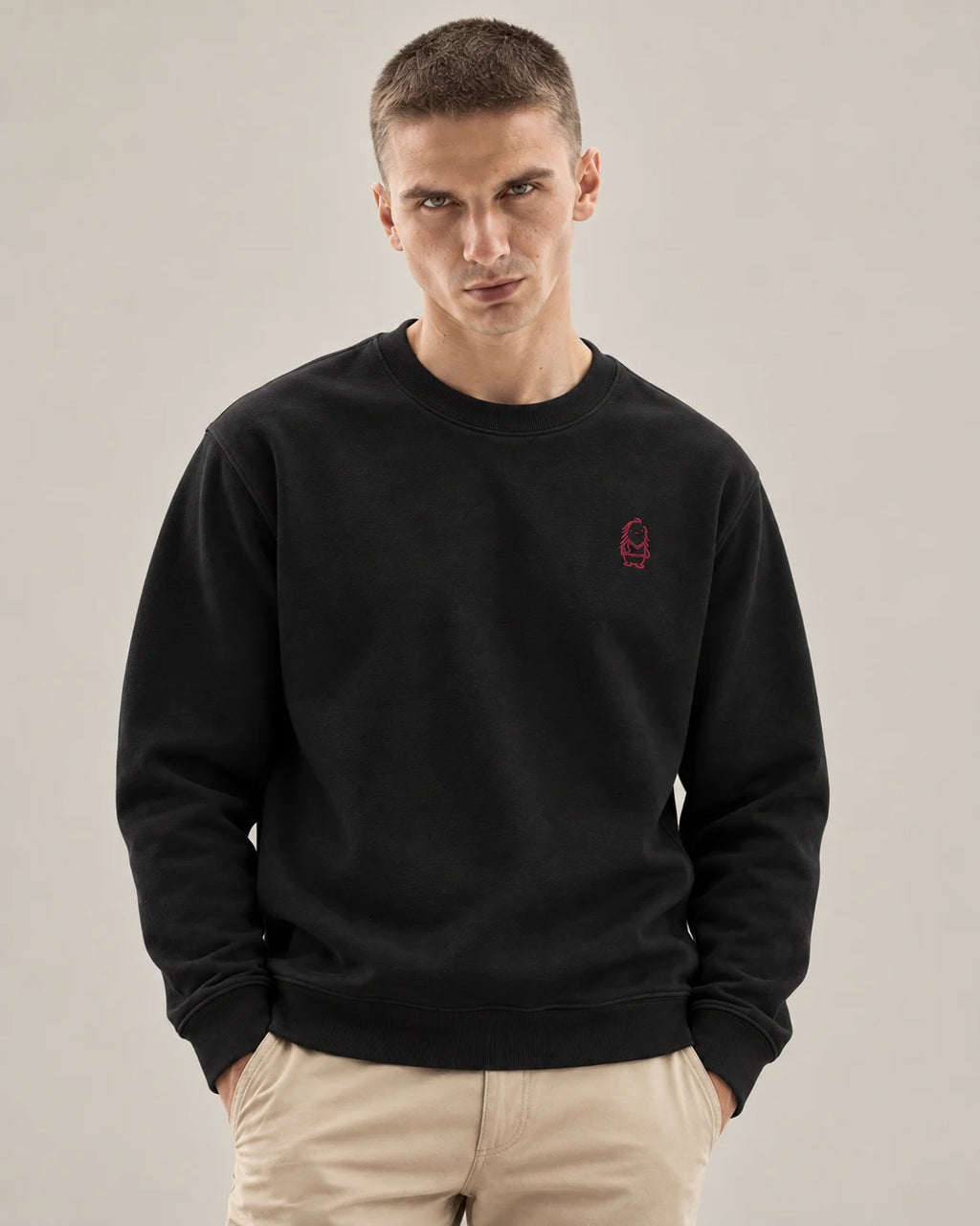 Eternal Sweatshirt – Black – Mann Nahaufnahme