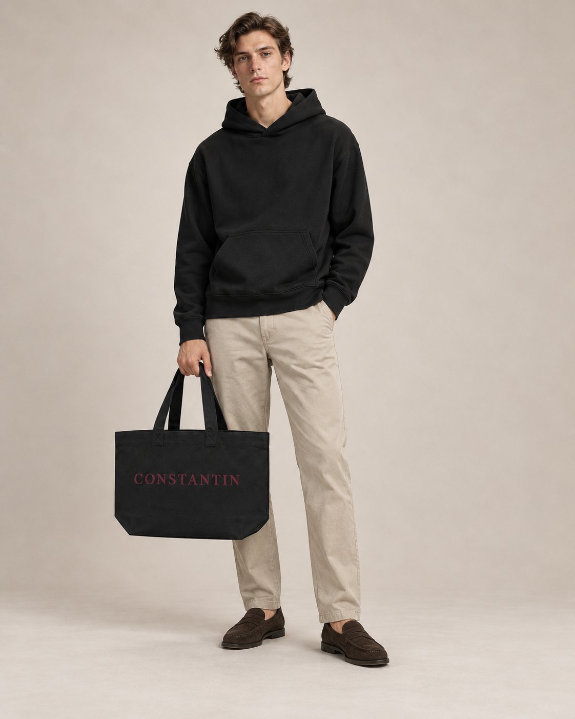 Organic Shopping-Bag – Black – getragen von einem Mann