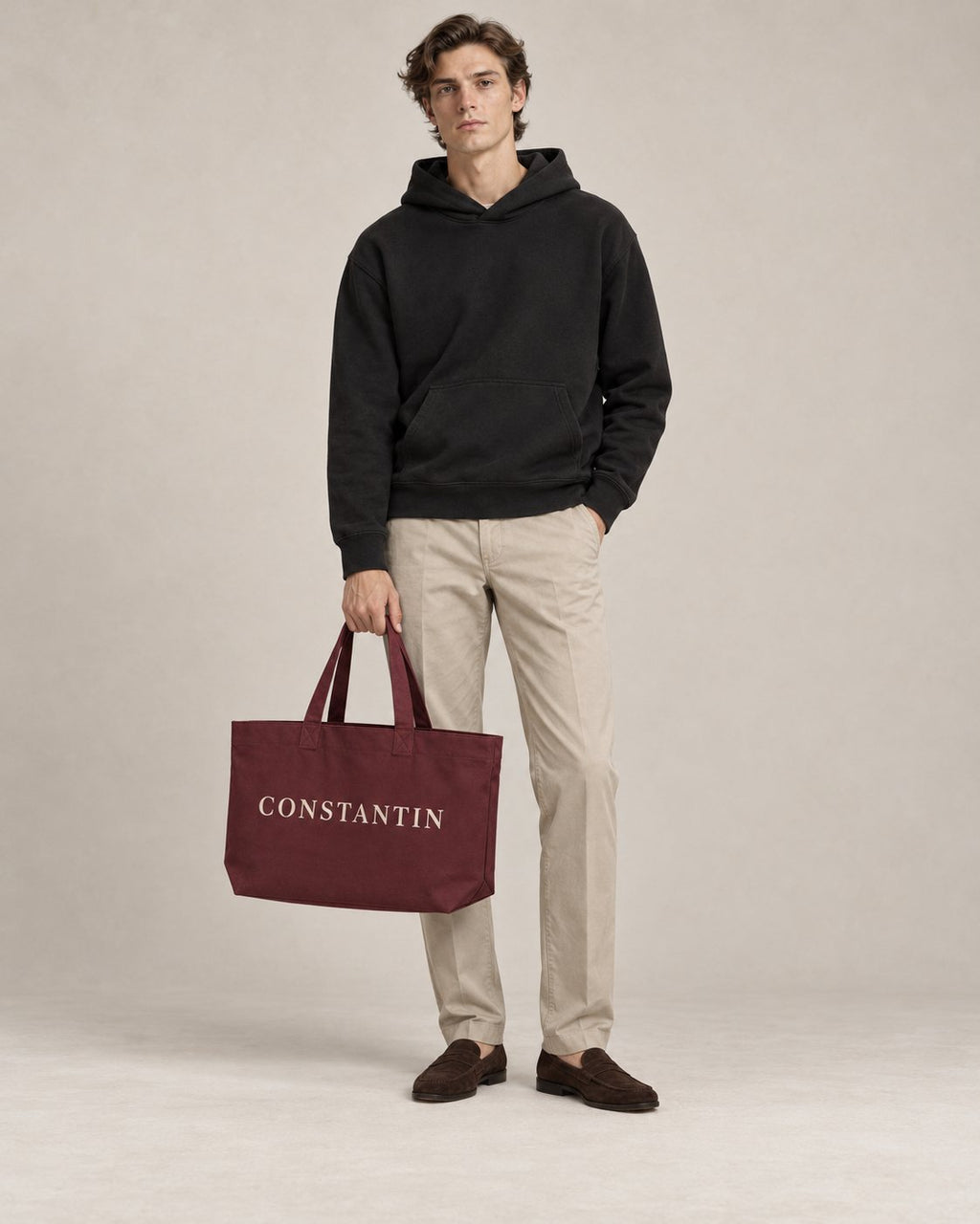 Organic Shopping-Bag – Burgundy – getragen von einem Mann