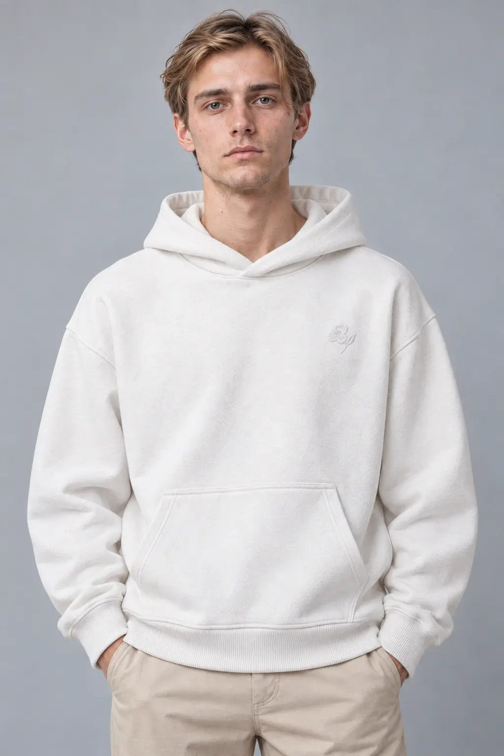 Light Flower Heavy Hoodie, getragen von einem Mann